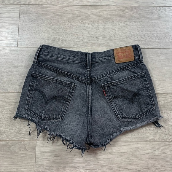 REVOLVE Levi’s 501 Raw Hem Jean Shorts - Picture 3 of 10
